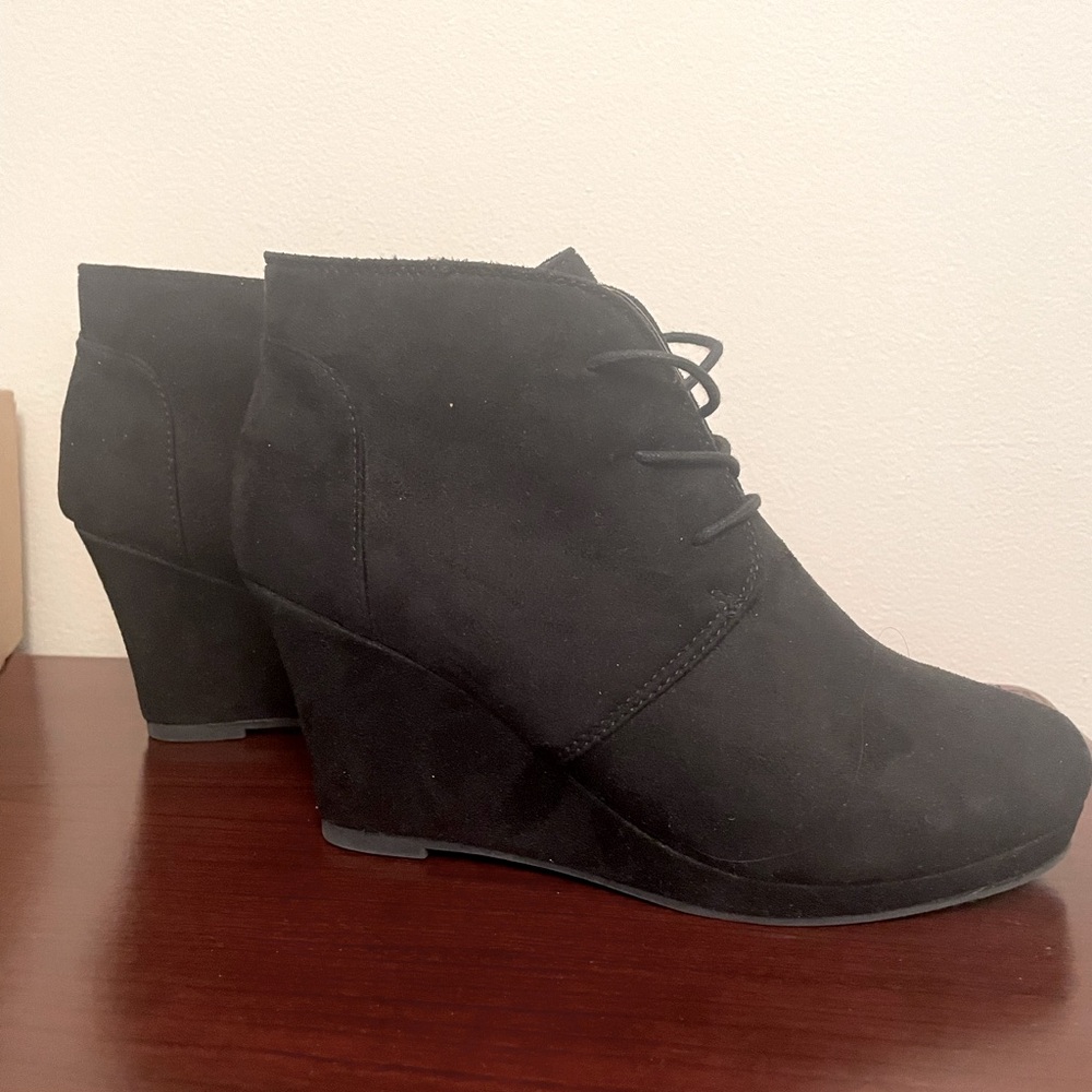 Journee- Black bootie wedge (NEW) size 7.5